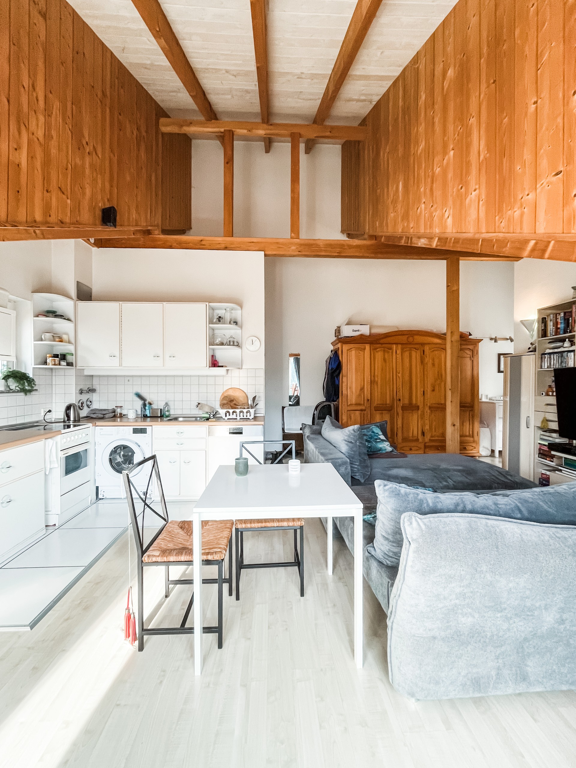 Offener Wohn- Essbereich mit Einbauküche