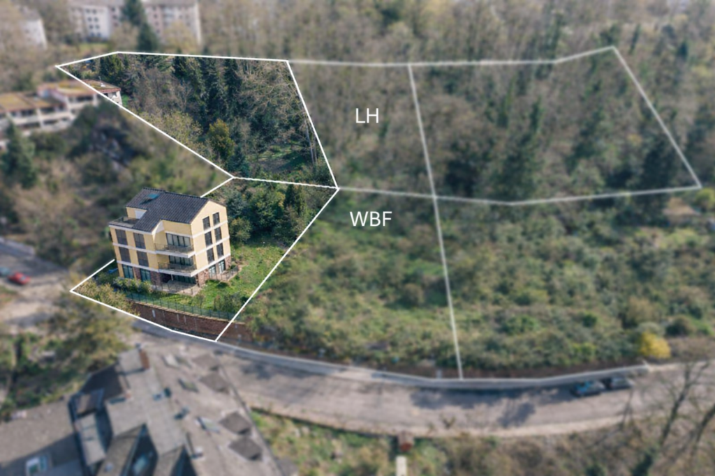 Baugrundstück mit angrenzendem Waldgrundstück