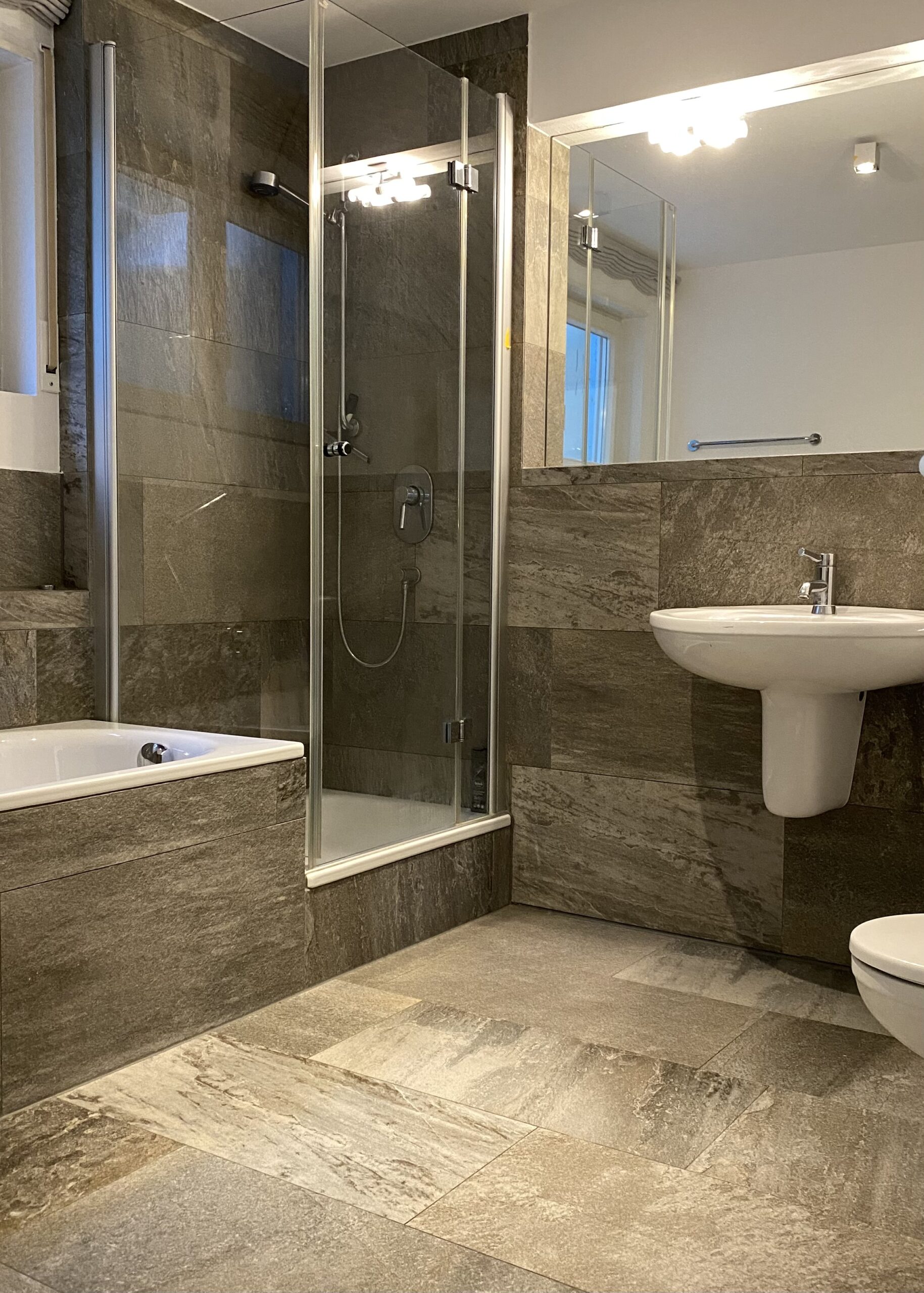 Badezimmer mit Tageslicht