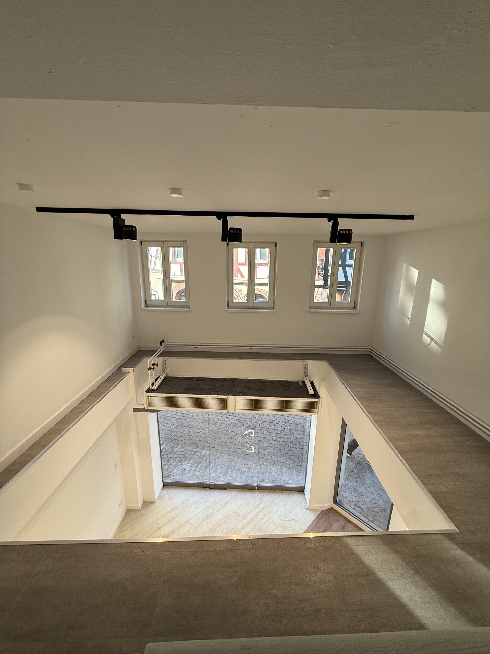 Gewerbeeinheit EG + 1 OG (links)