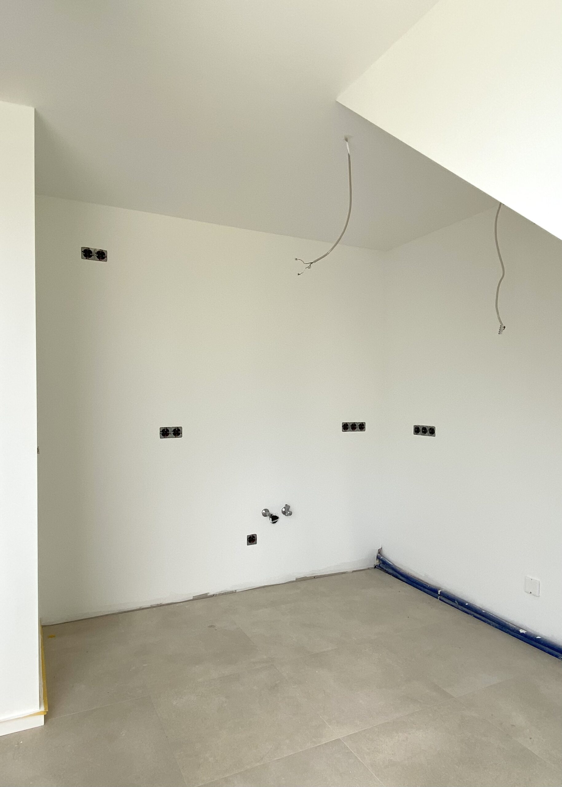 Küche (Einbau erfolgt in Kürze)