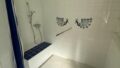 Großzügige Dusche