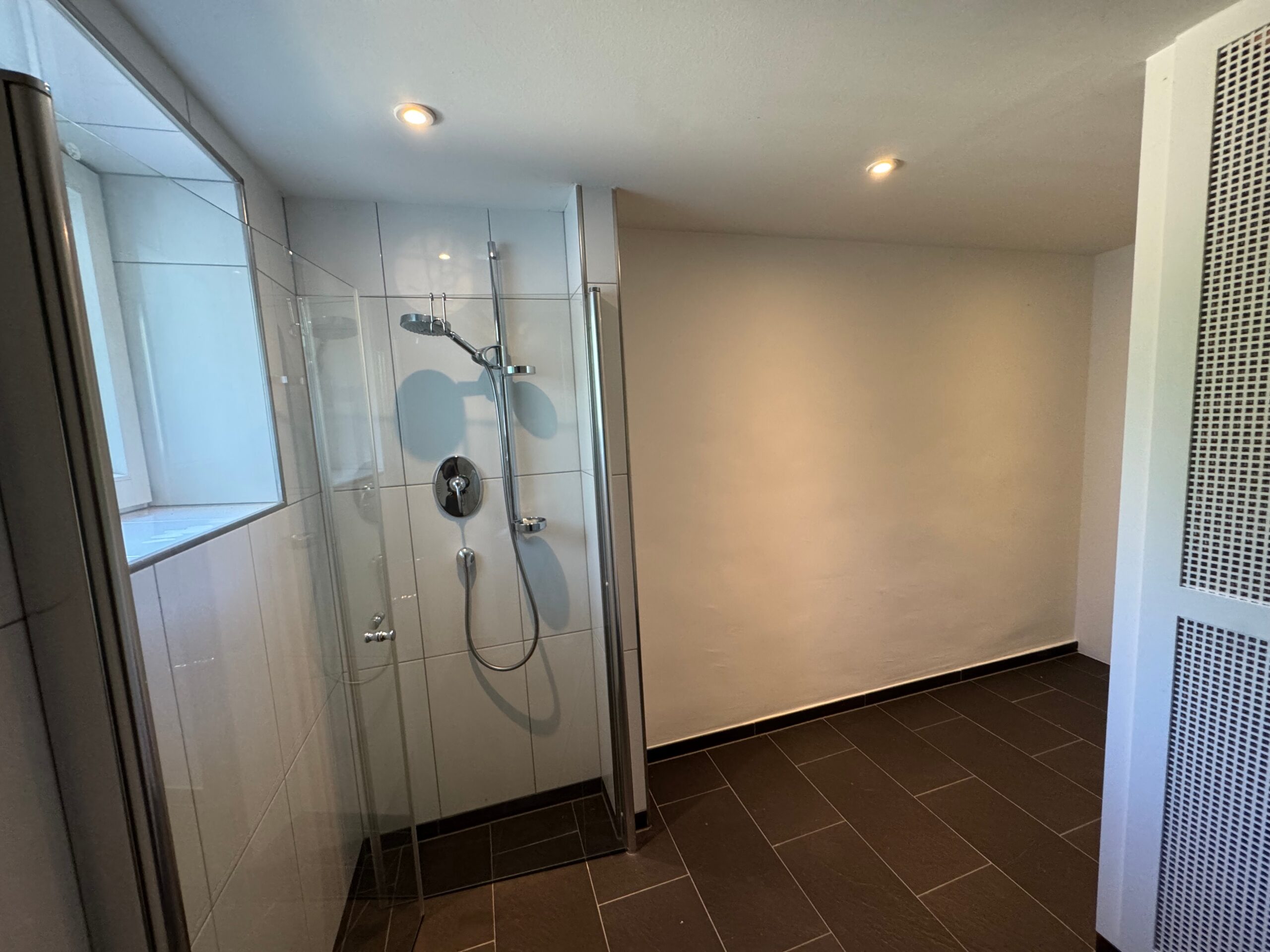Badezimmer Dusche im Gartengeschoss