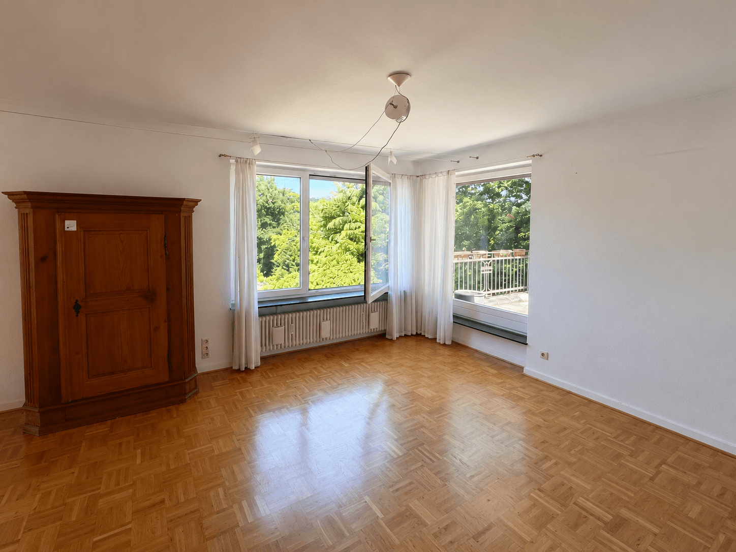 Schlafzimmer 1.OG mit Zugang zur Dachterrasse
