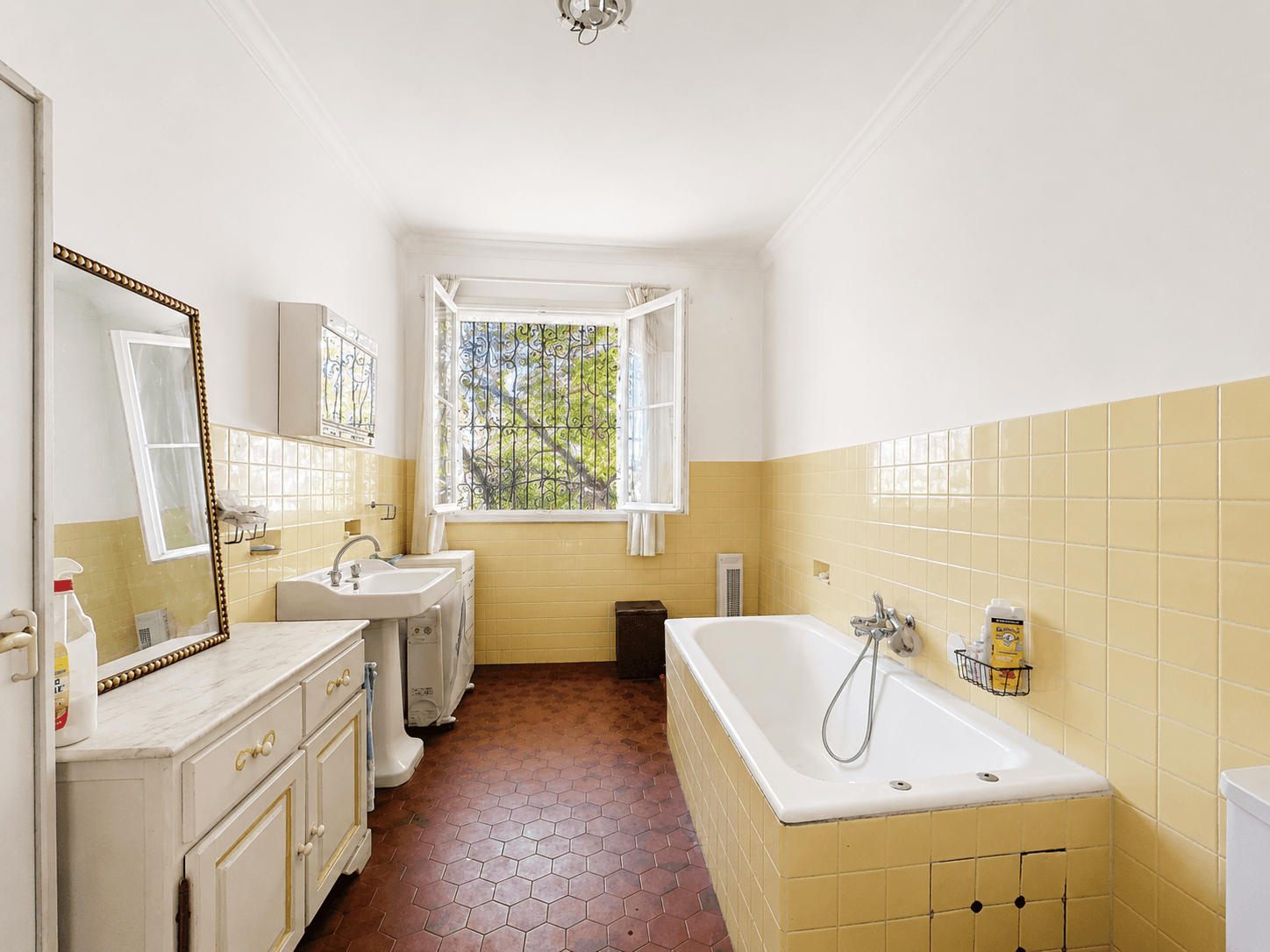 Badezimmer mit klassischem Charakter