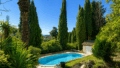 Panorama Blick am Pool mit Poolhaus