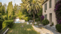 Garten mit Pool und altem Baumbestand