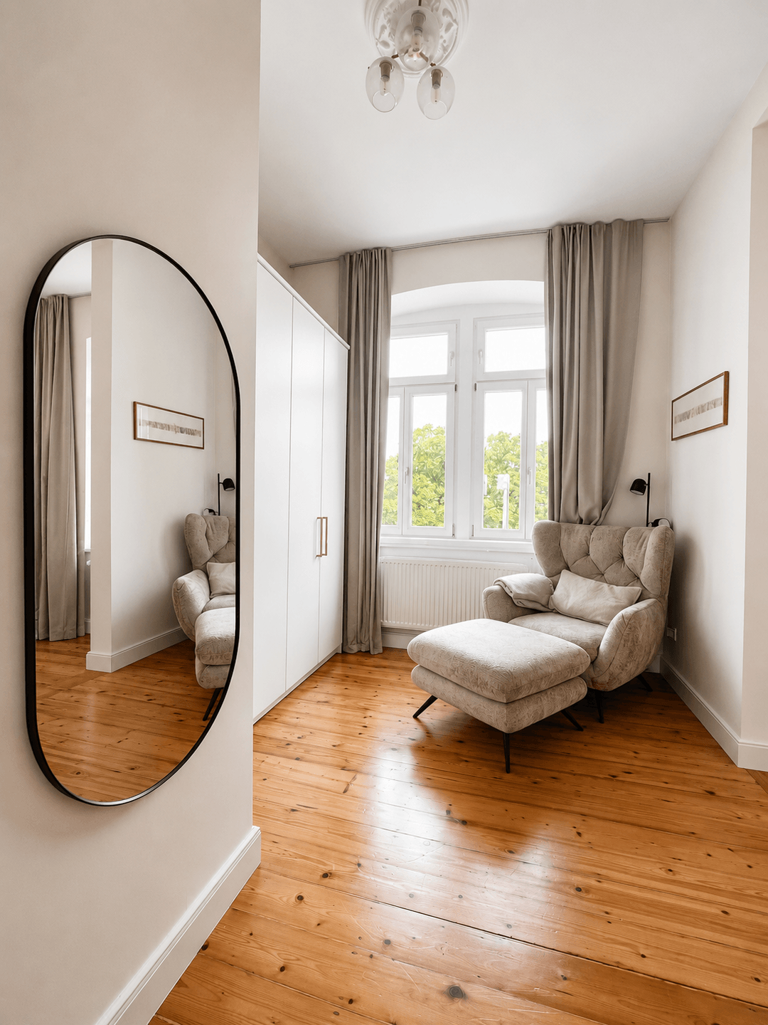 Großzügiges Schlafzimmer 1 mit viel Stauraum