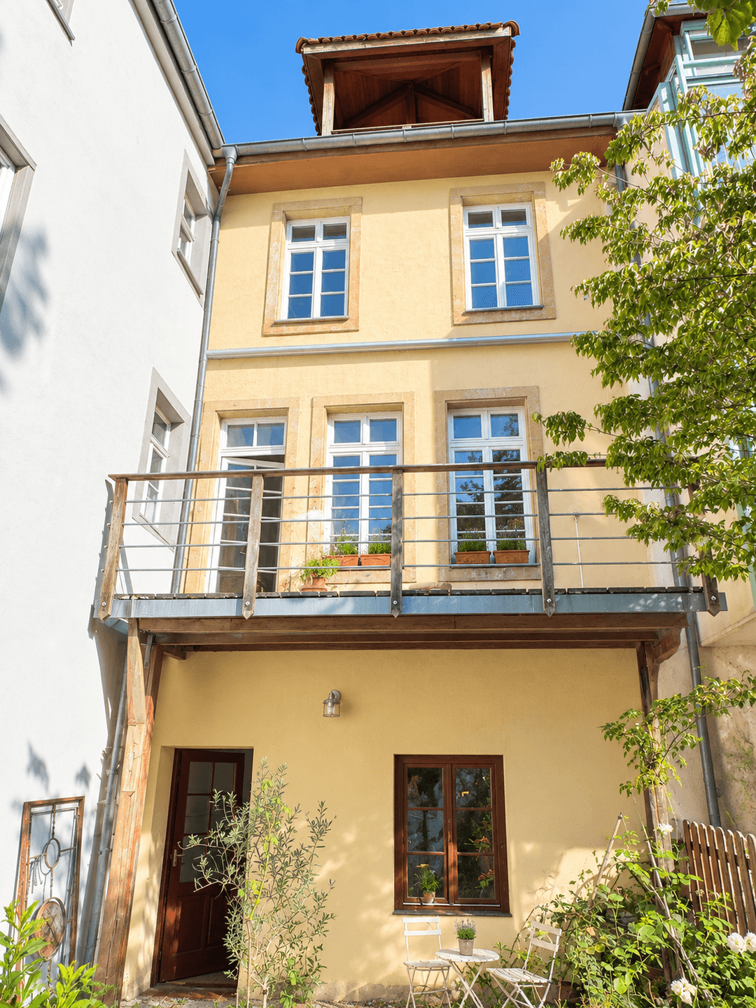 Balkon an der Rückseite des Hauses
