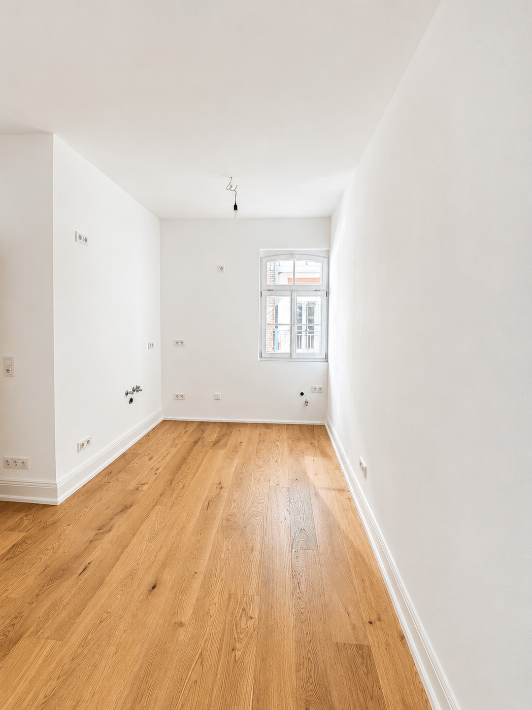 Küchenbereich mit Blick in den Innenhof