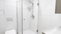 Badezimmer mit Badewanne im 1. Obergeschoss