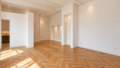 Heller minimalistischer Wohnraum